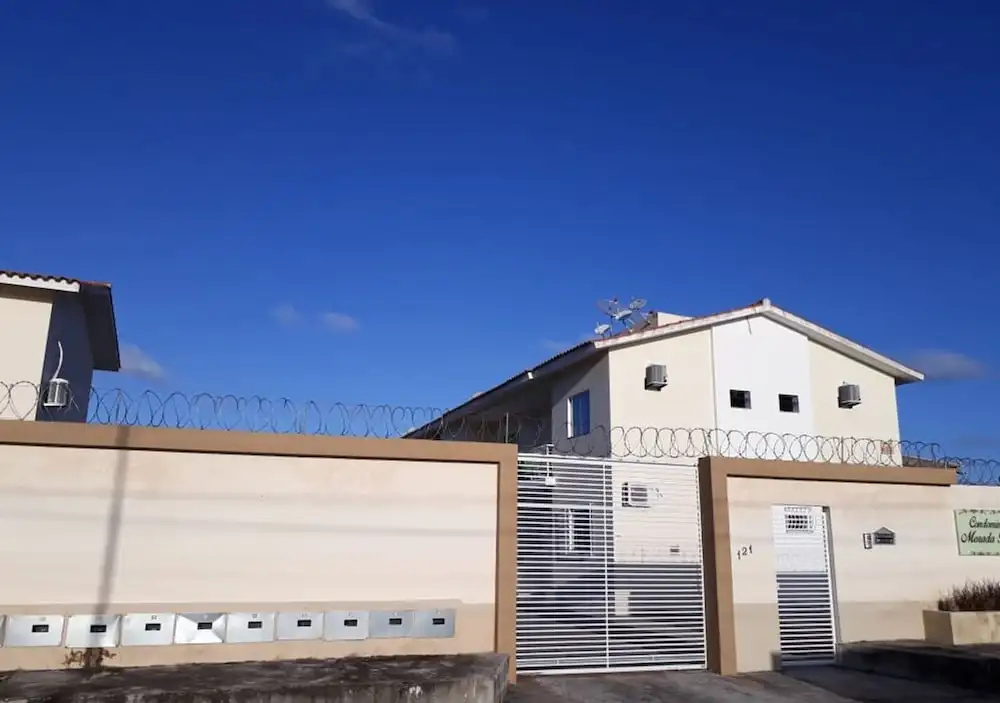 Apto de 2 quartos a 800m da praia de Taperapuan