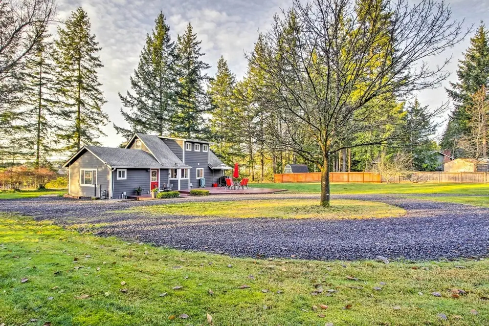 Peacock Hill Retreat on 1 Acre, 1 Mi to Harbor