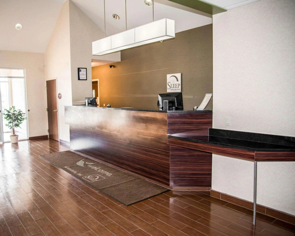 Lobby & Reception