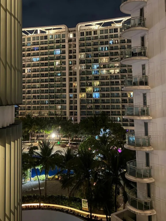 Azure Urban Resort 1br-2br St Tropez