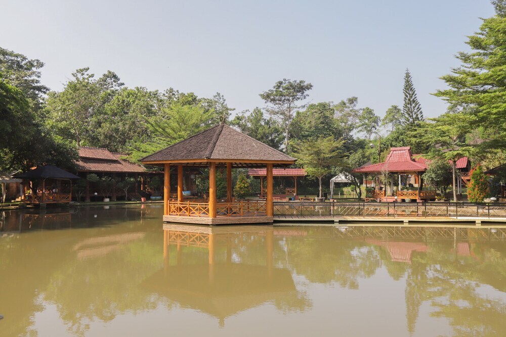 Отель OYO 735 New Panjang Jiwo Resort, фото 25