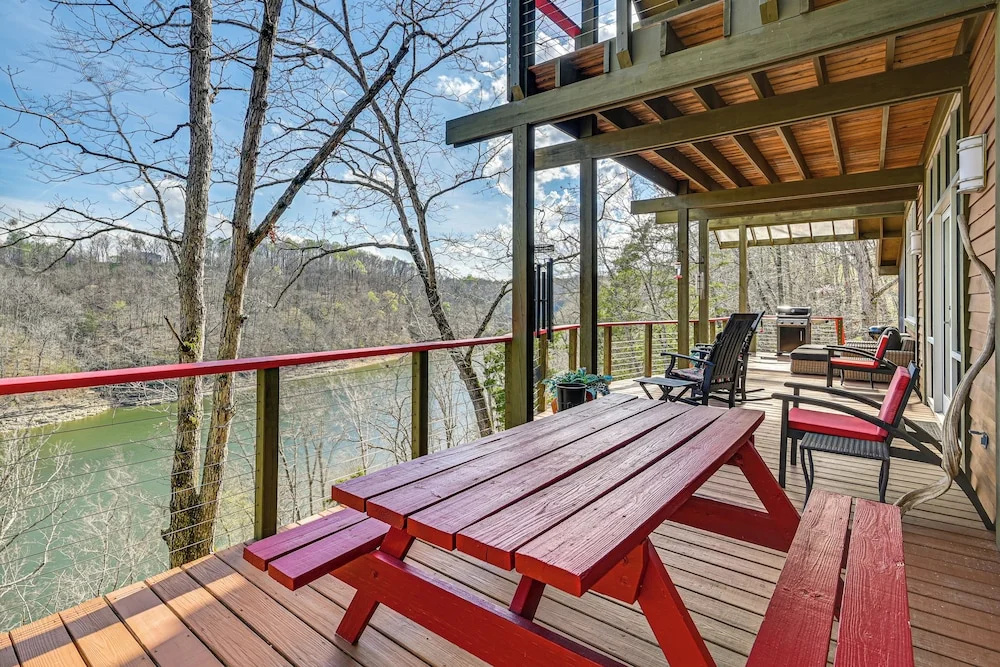 Fun w/ Family! Lakefront Gem in Jamestown w/ Dock