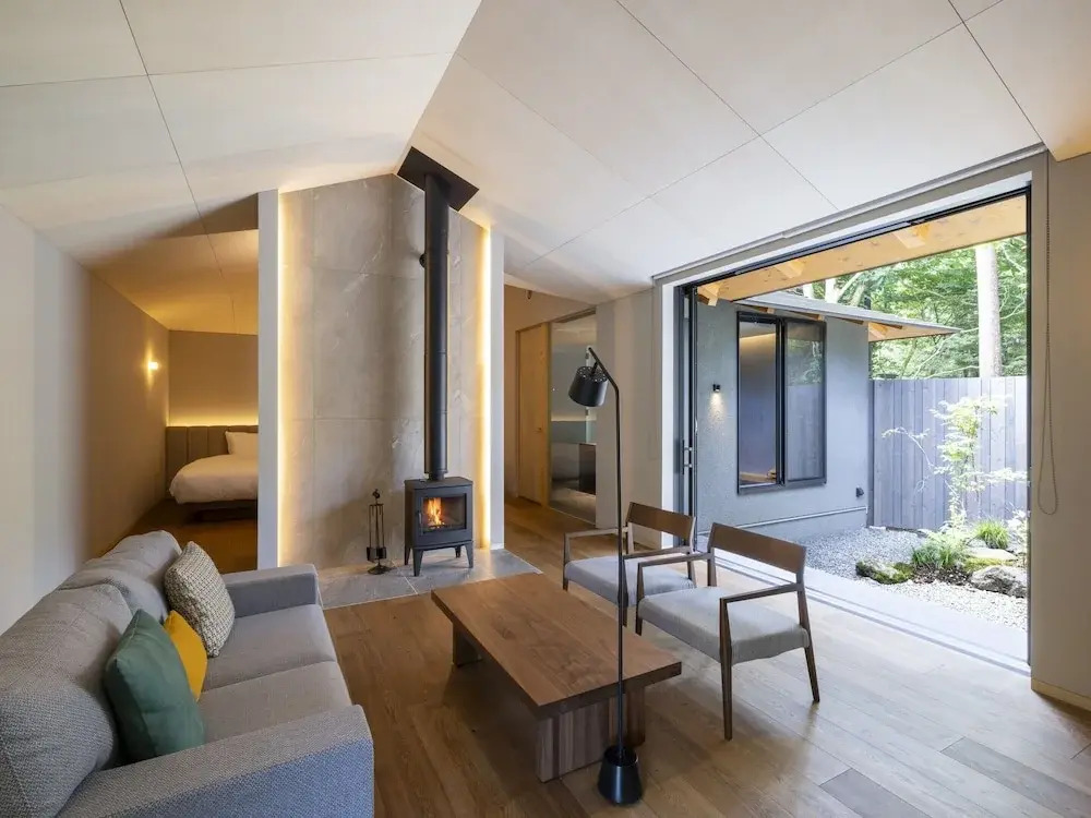 HAKONE RETREAT VILLA by Onko Chishin by null