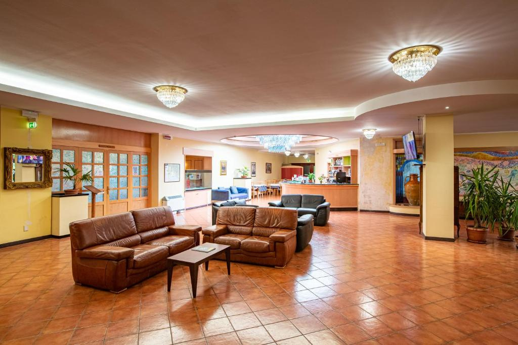 Lobby & Reception