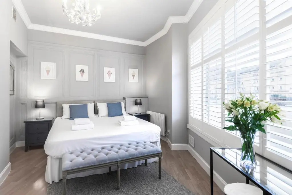 2 Bedrooms Apartment