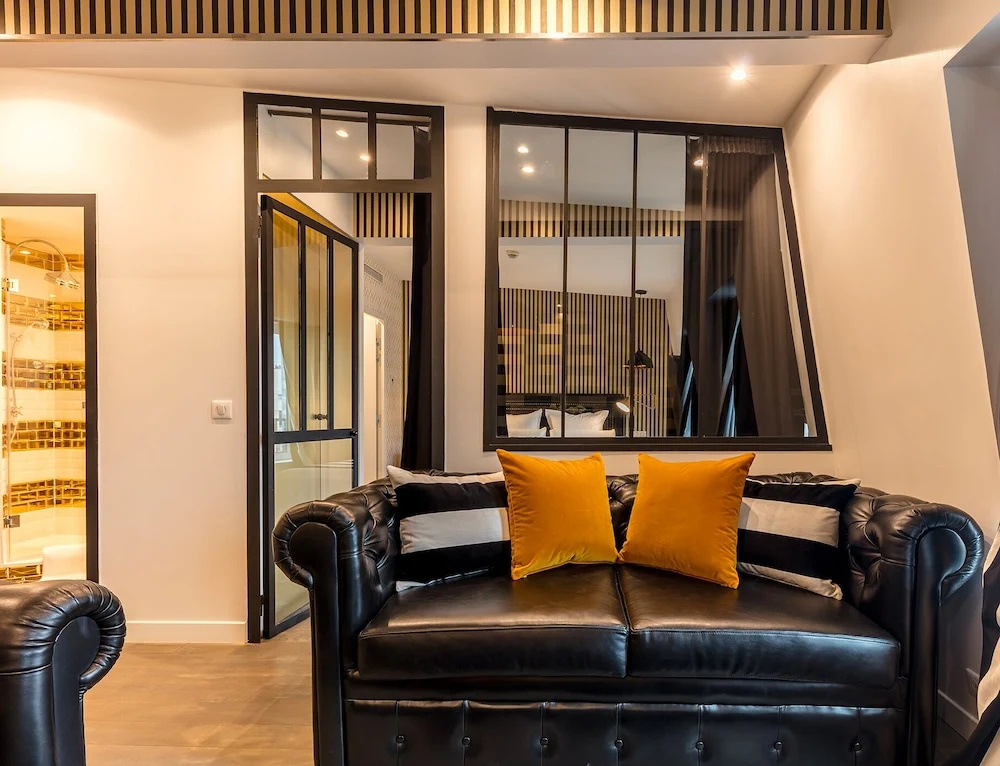 Lobby & Reception