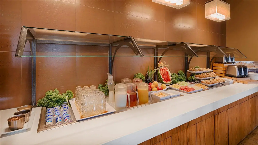 Best Western Plus Winnipeg Airport Hotel - фото 13