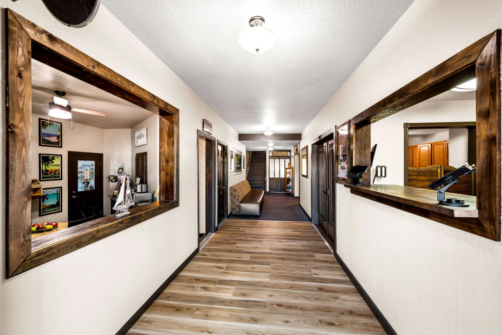 Lobby & Reception