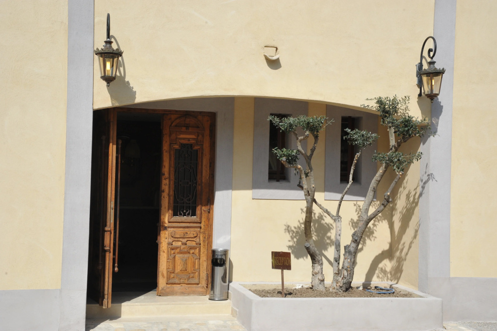 Lobby & Reception