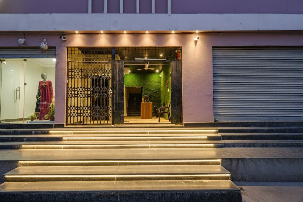 Fabhotel Cube