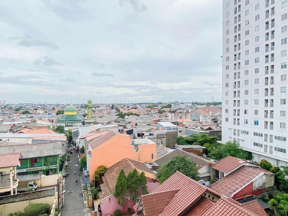 Neat 2Br For 3 Pax At Bassura City Apartment