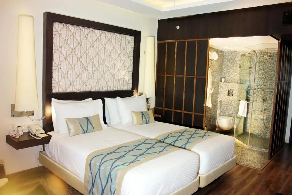 Standard Club room with city view
