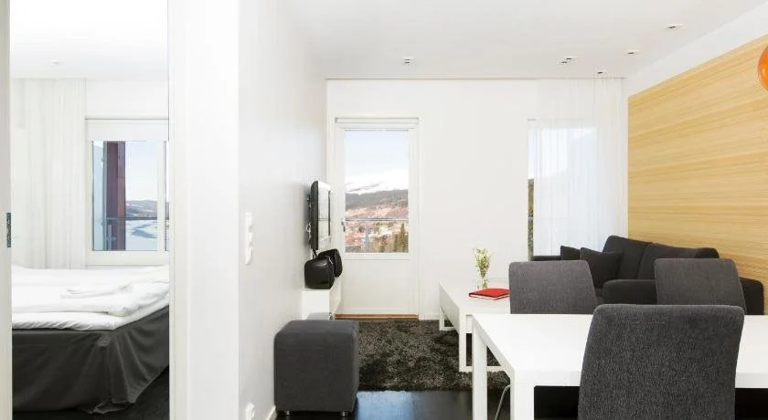 Lobby & Reception