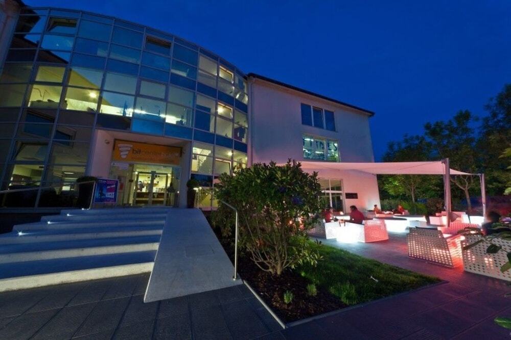 Center bit. Гостиница билойл. bit hotel.