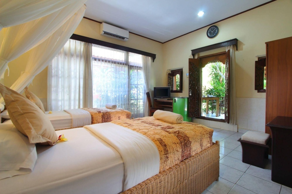Отель Hotel Jati Sanur в Бали