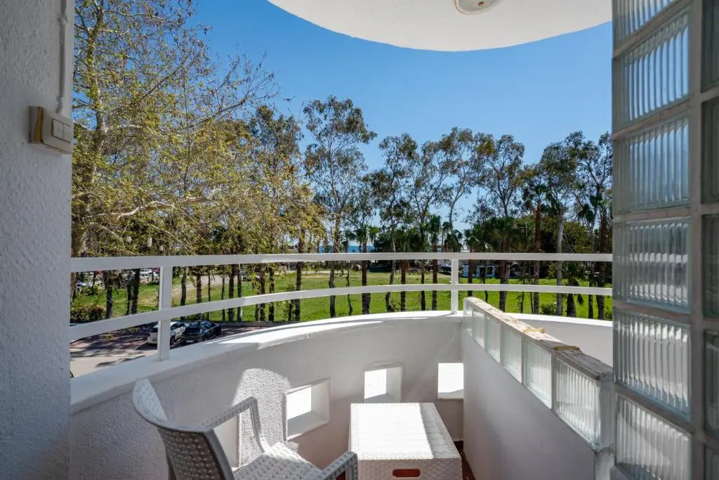 Deluxe Double room with balcony and with sea view (full double bed)