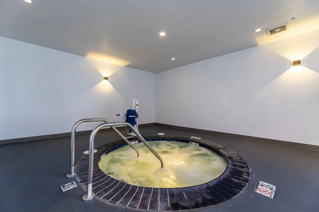Отель Hotel Mai Downtown Long Beach в Лонг-Биче