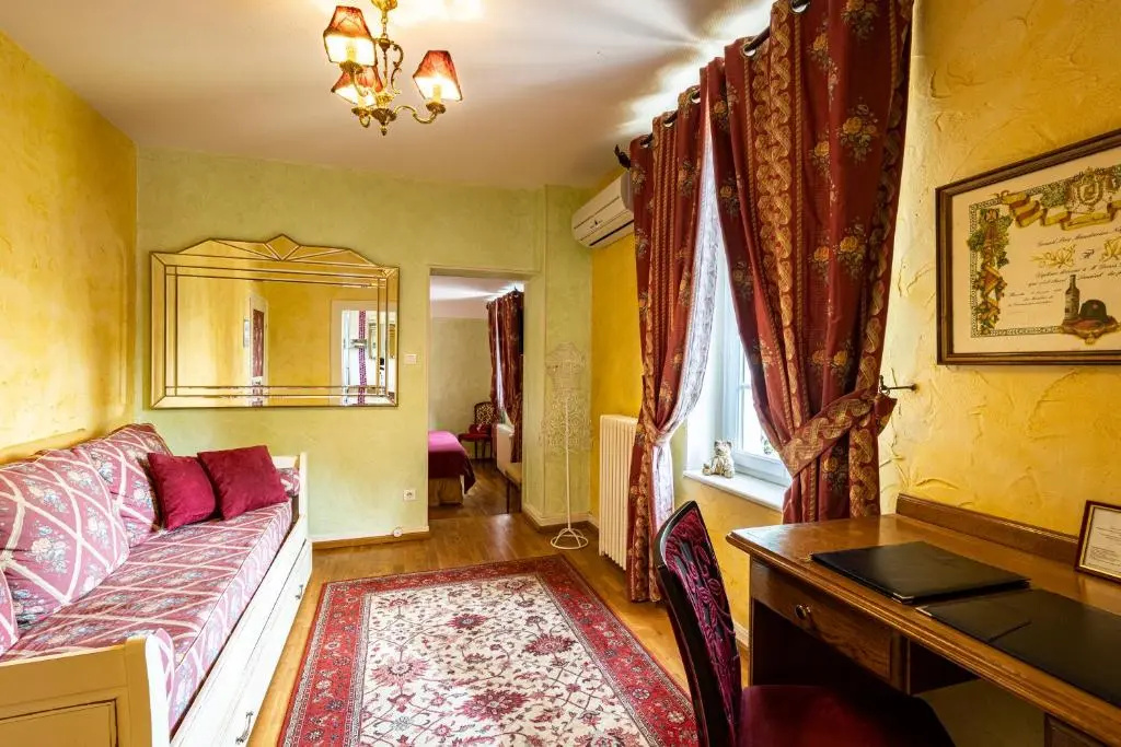 Standard Triple room