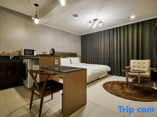 Premier Double room (full double bed)