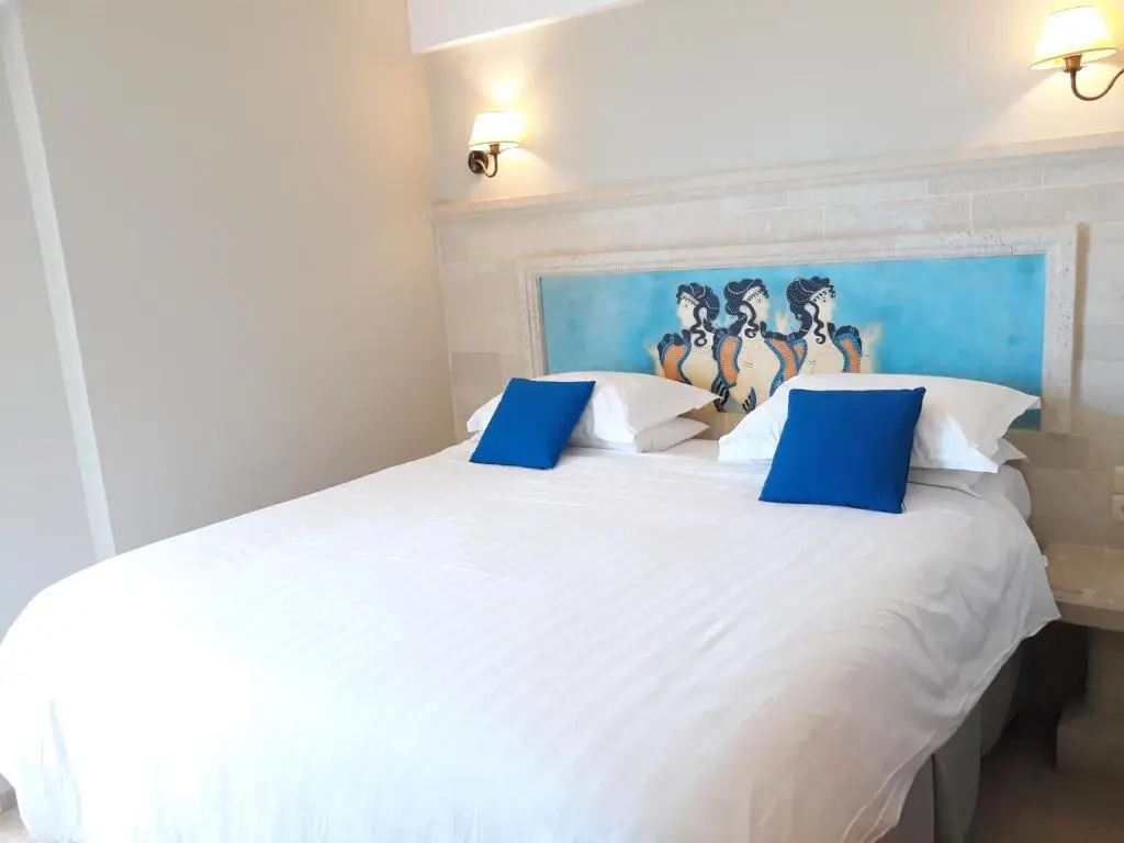Basement Junior Suite with garden view