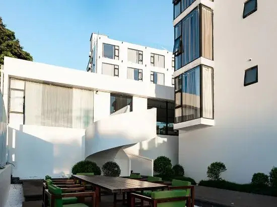 Weizhou Island White House Hotel