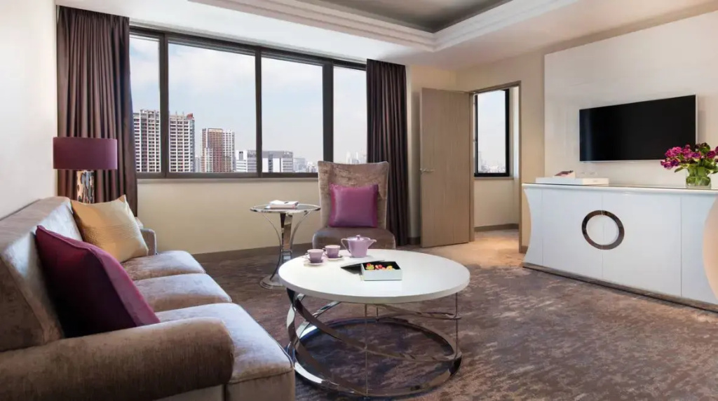Double Junior Suite with skyline view (twin beds)