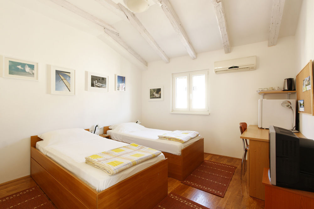 gallery_image_hidden_10