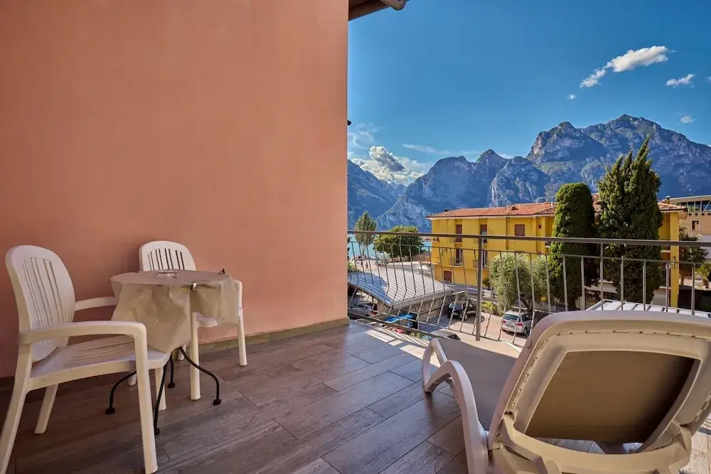 Standard Double room with balcony (full double bed)