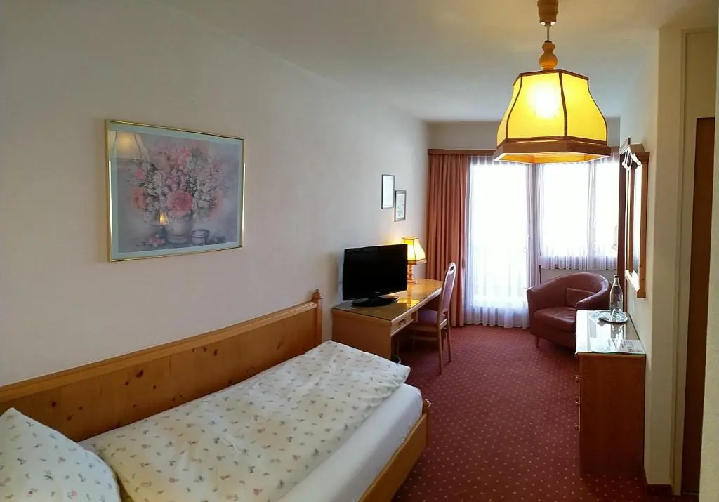 Hotel Cresta - Chambres
