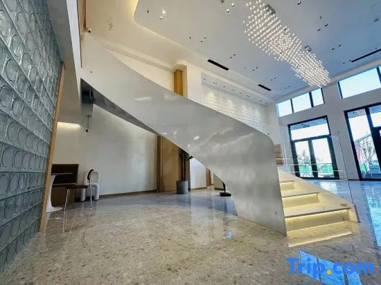 Hemuyueju Hotel (Weichang Mulan New World) in Chengde
