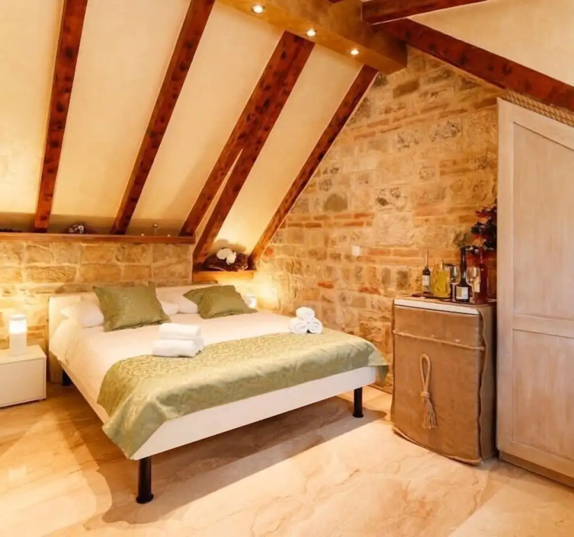 Standard Double Attic room (full double bed)