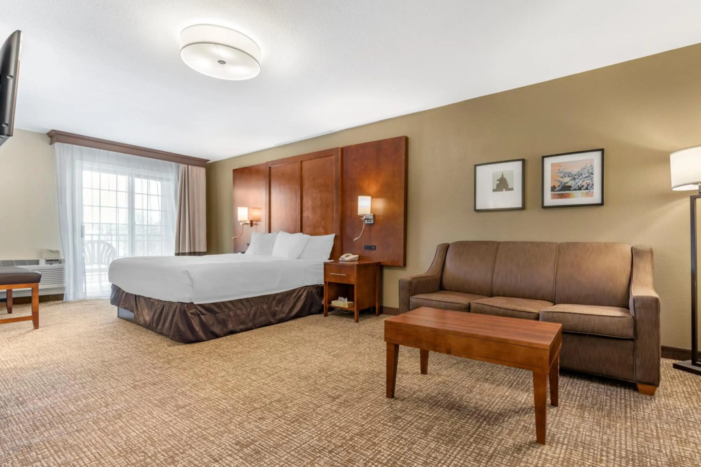 Comfort Suites Red Bluff near I-5 — 4