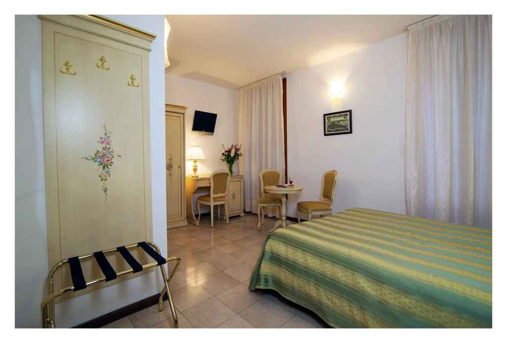 Superior Double room (full double bed)