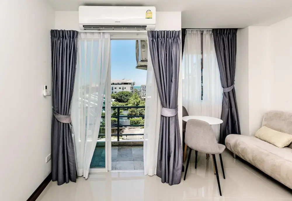 Номер Deluxe с балконом и с видом на море в Beach 7 Condo by GrandisVillas