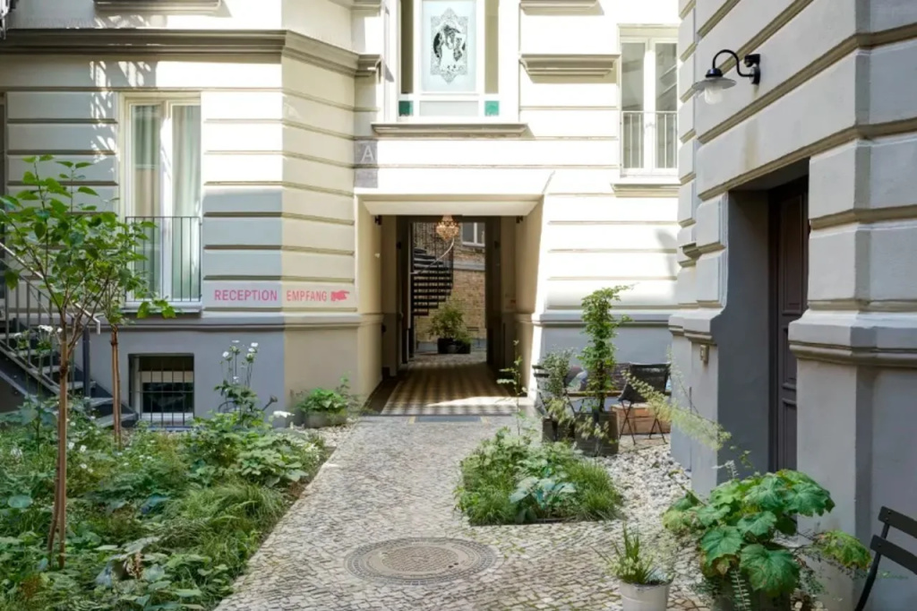 Отель Gorki Apartments Berlin в Берлине
