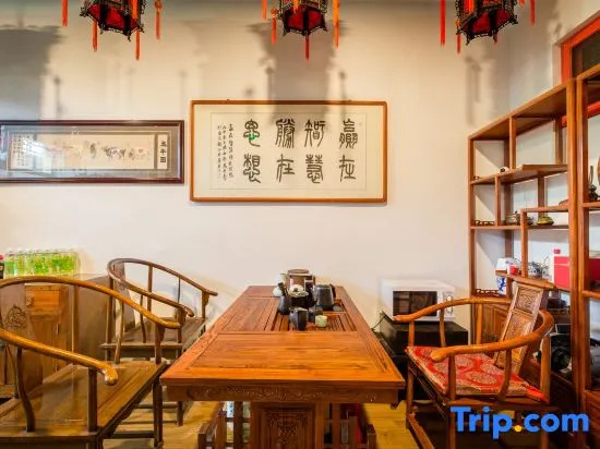 Rongfu Laozhai Hotel Close to Shichahai Scenic Area , Nanluogu Lane and Forbidden City
