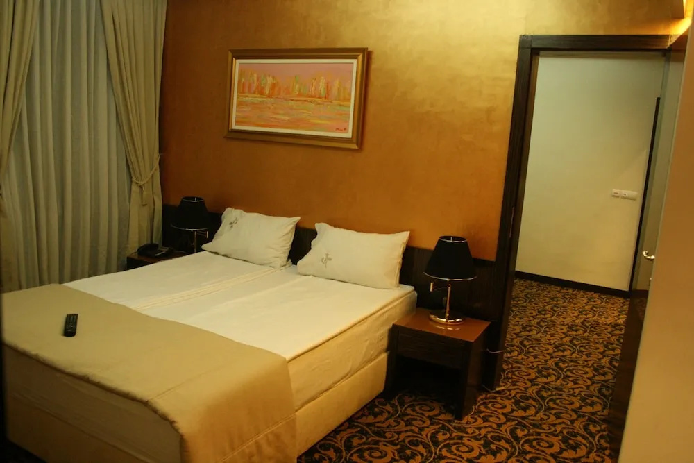 1 Bedroom Deluxe Double room with garden view (full double bed)