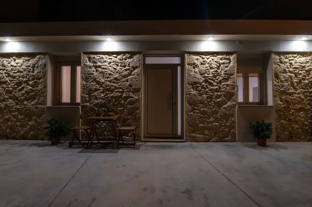 Chrisa s Detached Property Near Center Parking