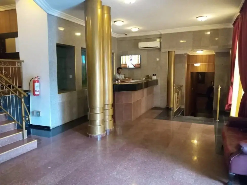 Lobby & Reception