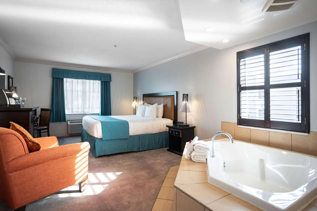 Double Winery Themed Suite (full double bed)
