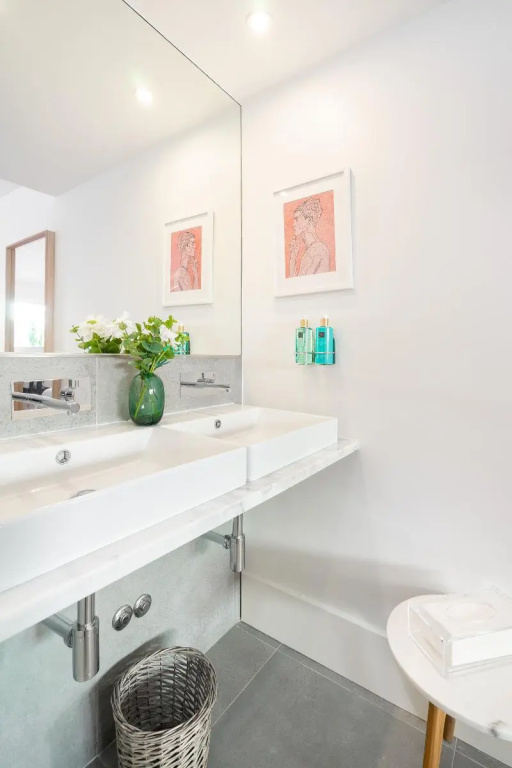 Double Suite with garden view (full double bed)