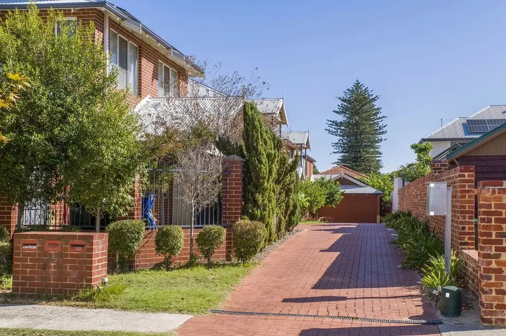 Stylish 3-bed Townhouse With Courtyard & BBQ
