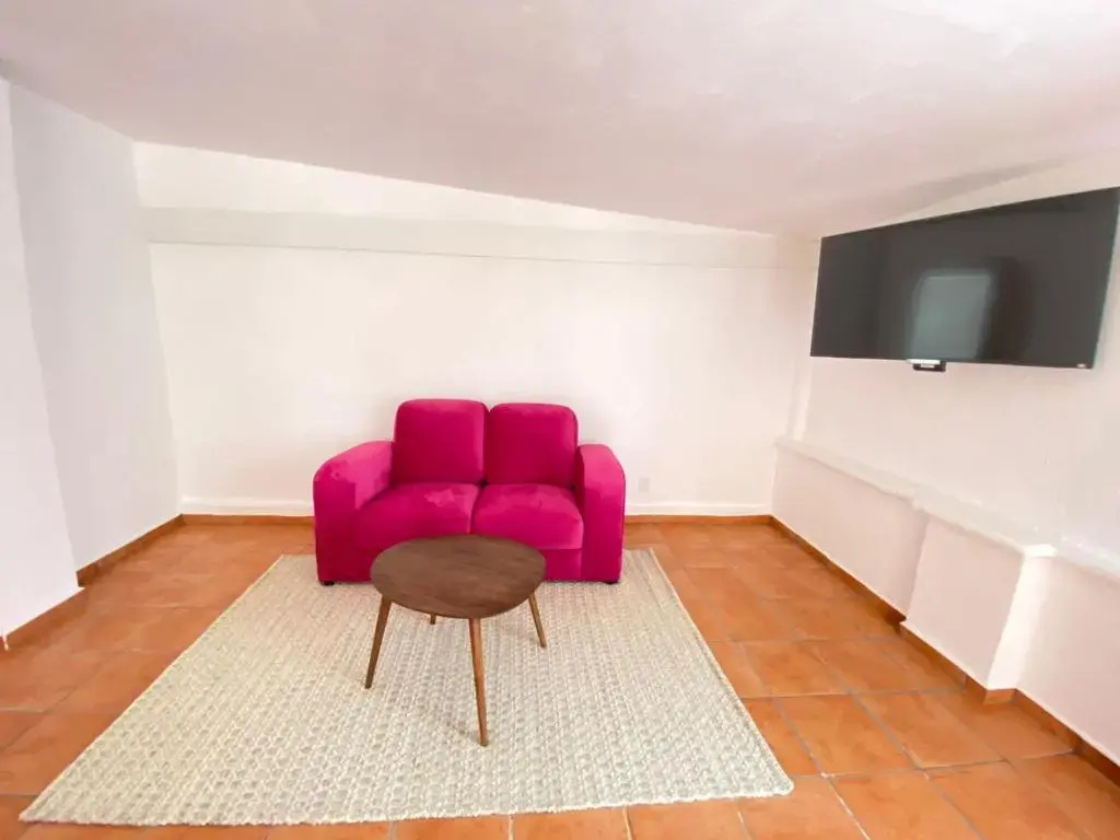 Deluxe Double room with balcony full double bed