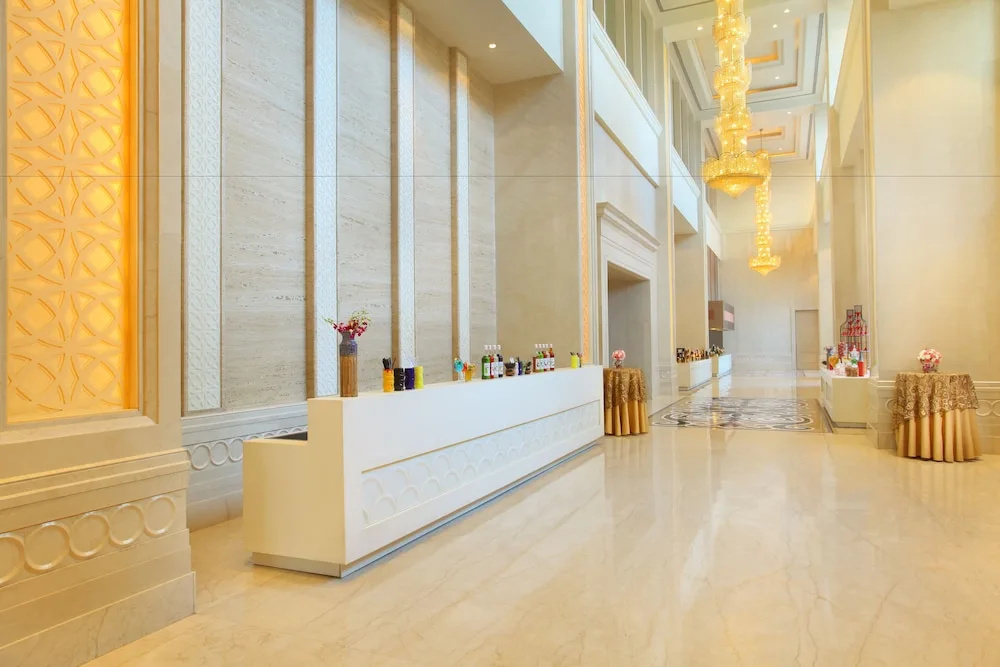Lobby & Reception