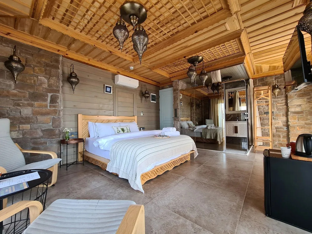Deluxe Double room with sea view (full double bed)