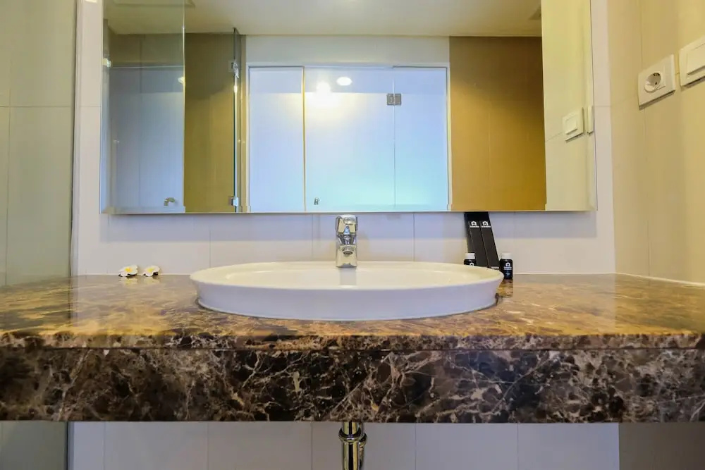 Elegant 1BR at Kemang Mansion Apartment By Travelio