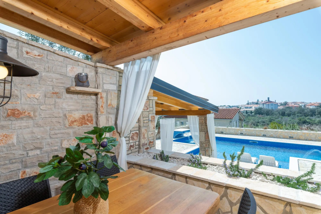 Kalista in Betiga with 4 bedrooms and 3 bathrooms