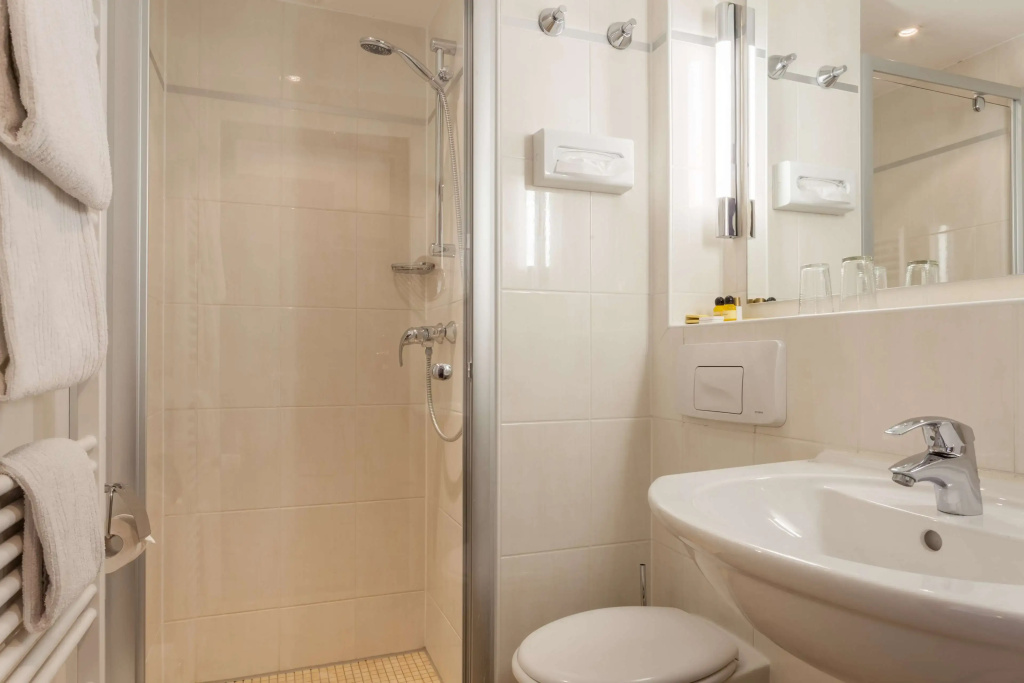 Deluxe Double room (full double bed)