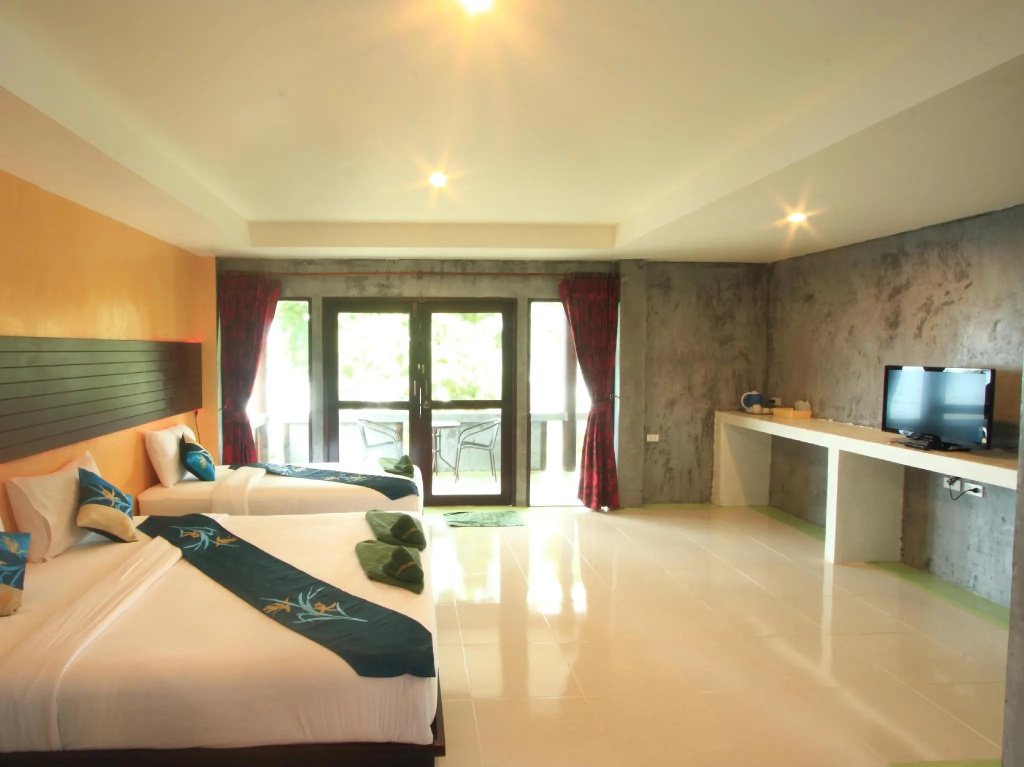 Standard Triple room