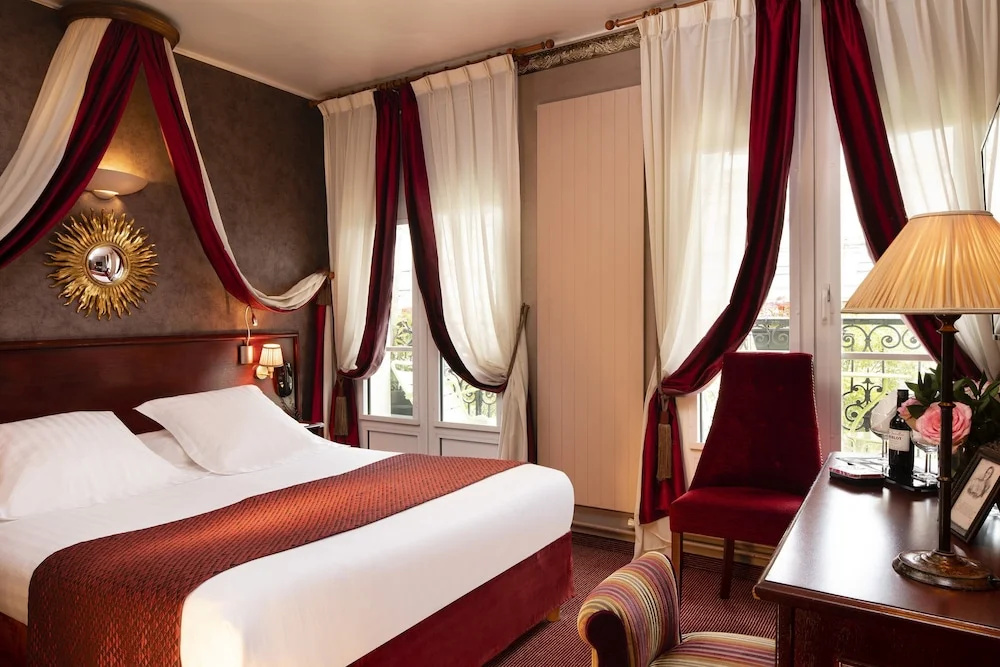 Deluxe Double room (full double bed)